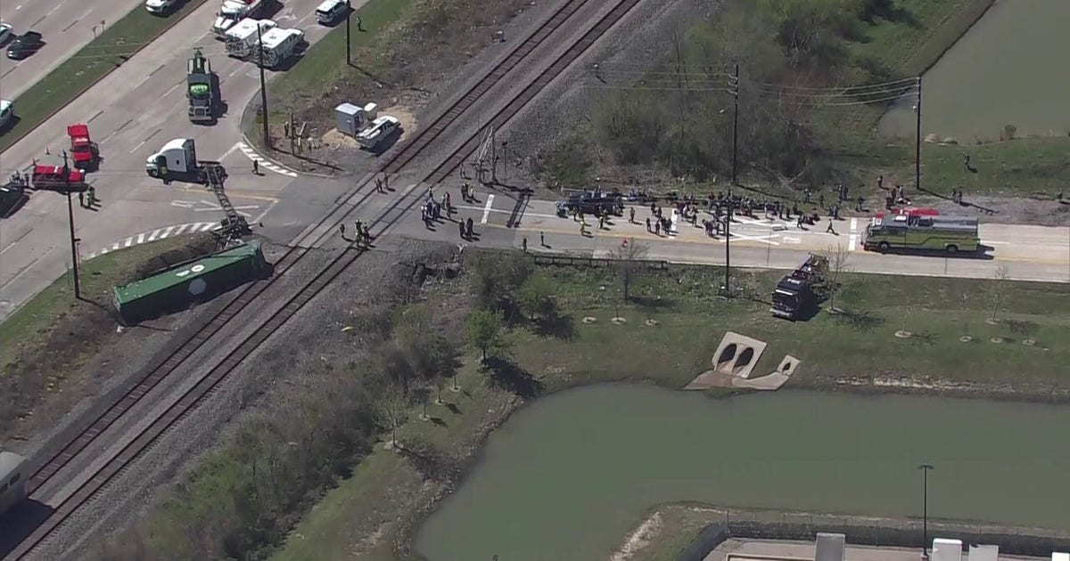 Train In Houston Missouri City crash involving Amtrak train, 18-wheeler | FOX 26 Houston