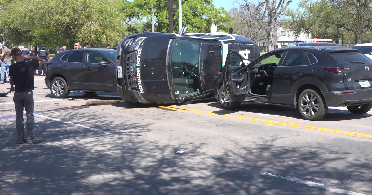 2 Houston Police Department officers injured in rollover crash | FOX 26 ...