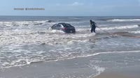 Man drives car off Galveston's Seawall into Gulf
