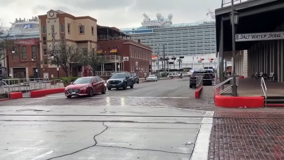 Spring Break business starts slow on Galveston’s Strand after overnight flooding