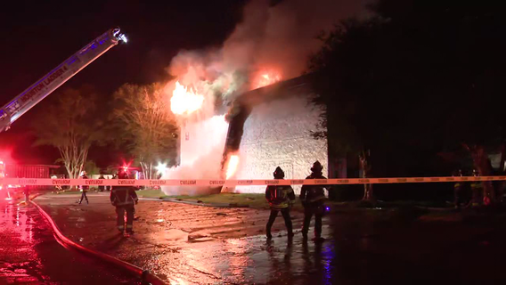 Houston apartment fire: Firefighters battle 2-alarm apartment fire on Grow Lane