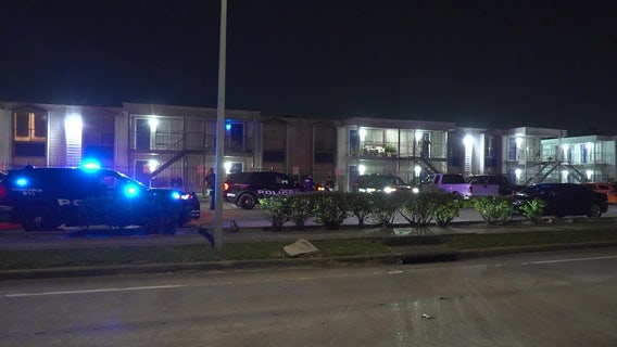 Houston crime: Man shot during robbery on Pinemont Drive, suspect located