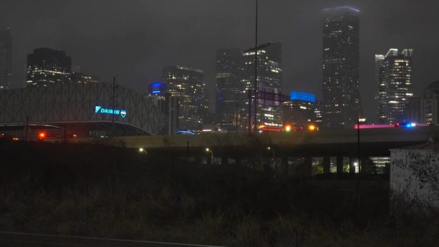 1 killed in overnight crash on Eastex Freeway