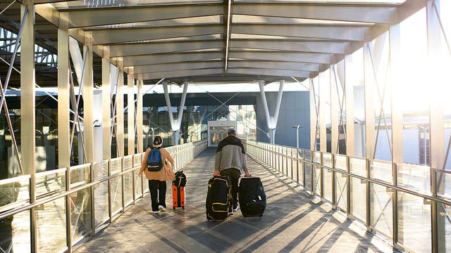 Bush Airport issues ground delays due to strong winds, check flight status