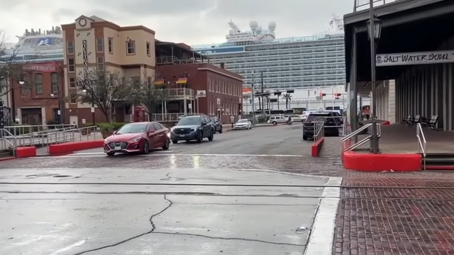 Spring Break business starts slow on Galveston’s Strand after overnight flooding