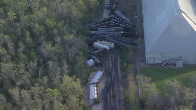 Traffic: 23-car train derailed in Richmond, all crossings except 1 reopened