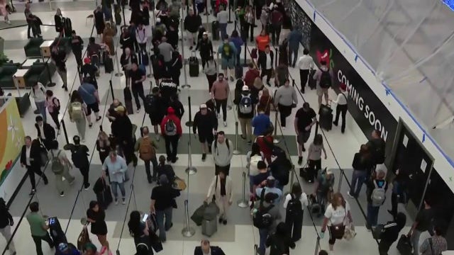 Houston airport TSA wait times today at IAH, Hobby amid partial government shutdown