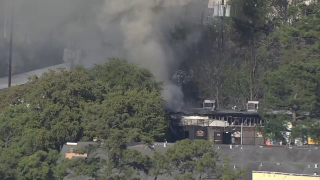North Houston fire: Firefighters contain tire shop fire