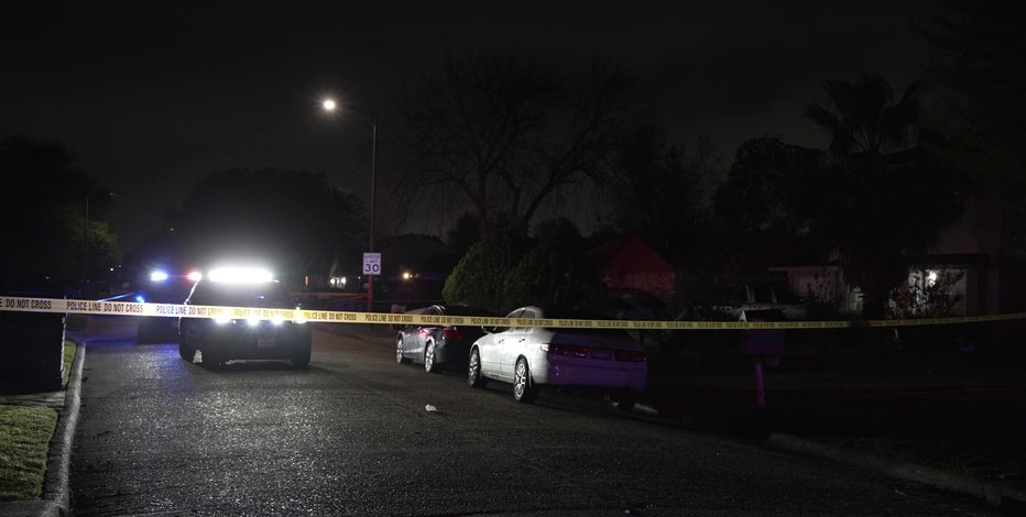 Bleeding man shot after kicking in Houston homeowner's door: police