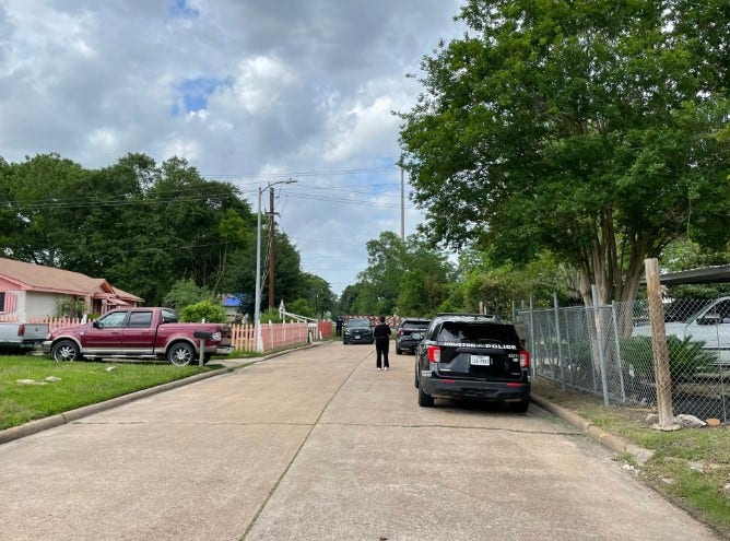 Body found in drainage canal in northeast Houston