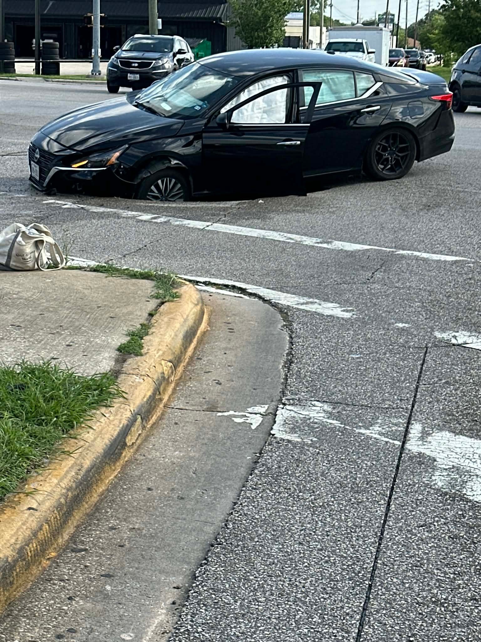 Harris County: 2 people injured after vehicle struck sinkhole on Veterans Memorial