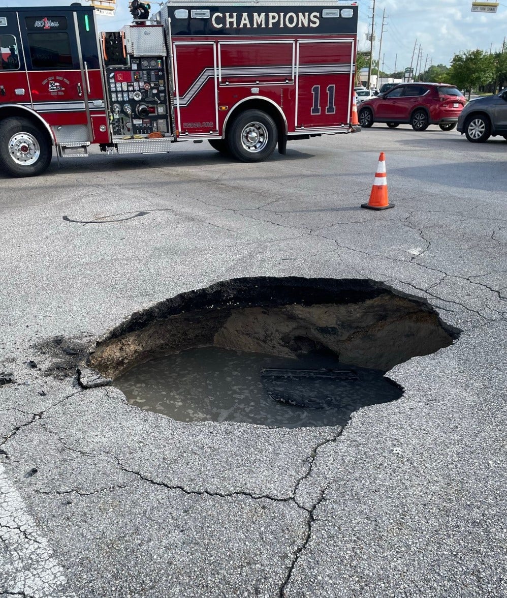 Harris County: 2 people injured after vehicle struck sinkhole on Veterans Memorial
