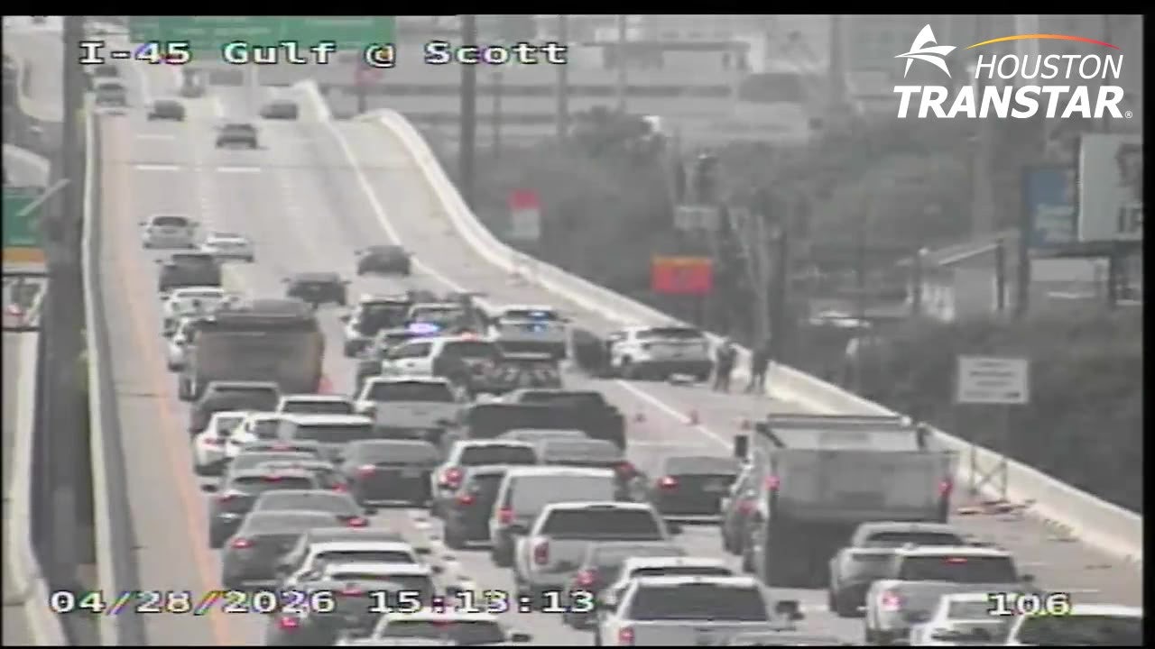 Harris County deputy taken to hospital after crash on I-45