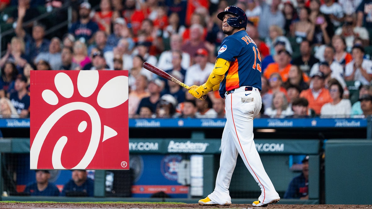 CLANG! Isaac Paredes drills the Chick-fil-A Foul Pole to score free chicken for Houston