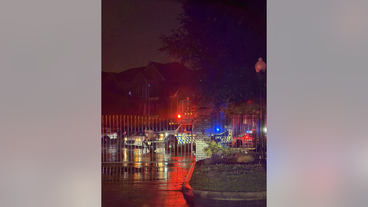 2 women found shot at north Harris County apartment complex; 1 dies at hospital