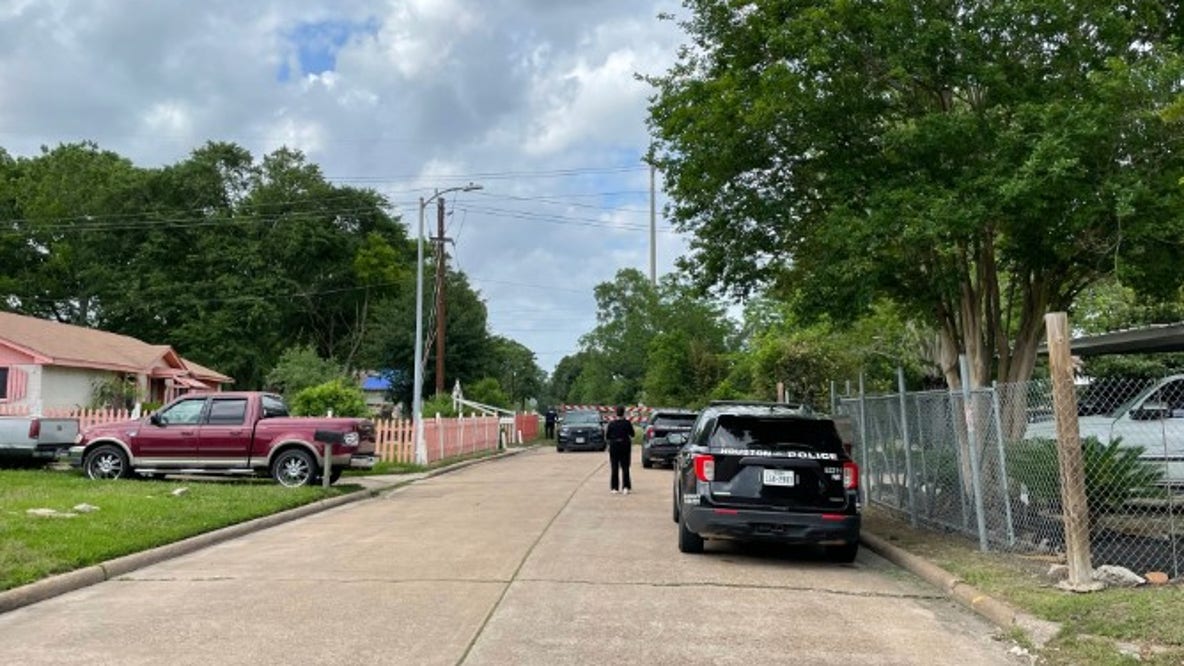 Body found in drainage canal in northeast Houston