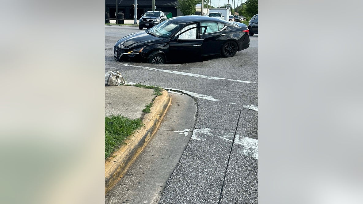 2 people injured after vehicle struck sinkhole on Veterans Memorial in Harris County