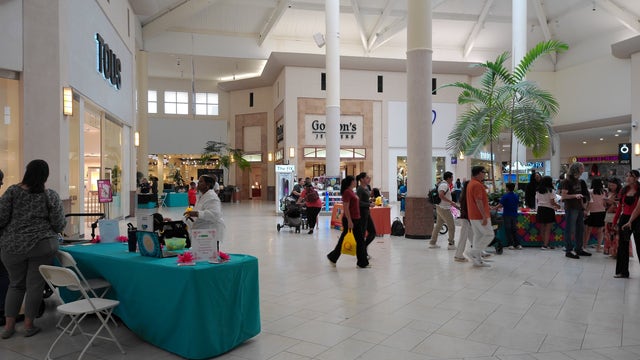 Willowbrook Mall enforcing temporary 'youth curfew'