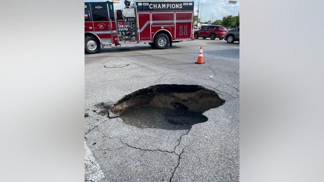 Harris County: 2 people injured after vehicle struck sinkhole on Veterans Memorial