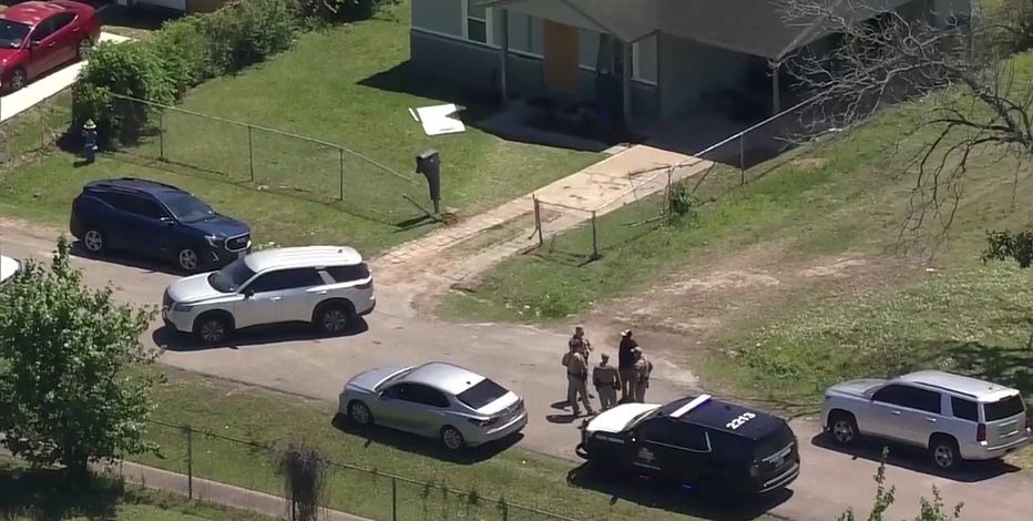 FBI Houston conducts federal investigation in east Houston neighborhood