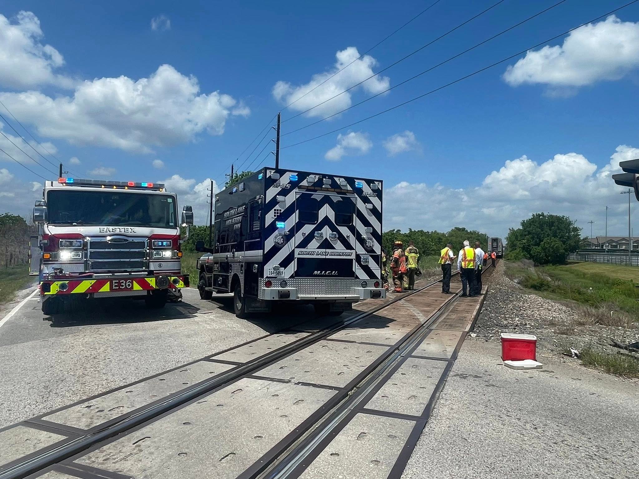 Train conductor reportedly encounters gators while trying to help driver injured in crash