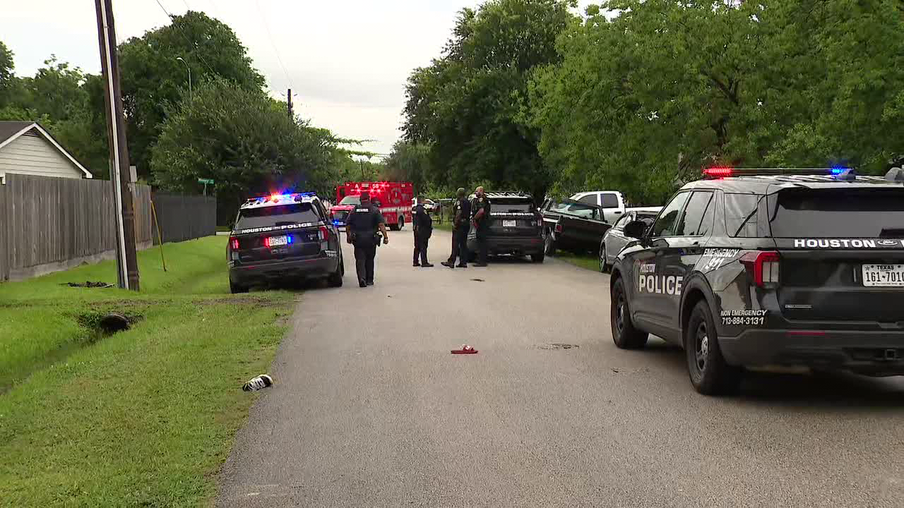 Houston shooting: 2 people shot on Cardiff Road, authorities investigating