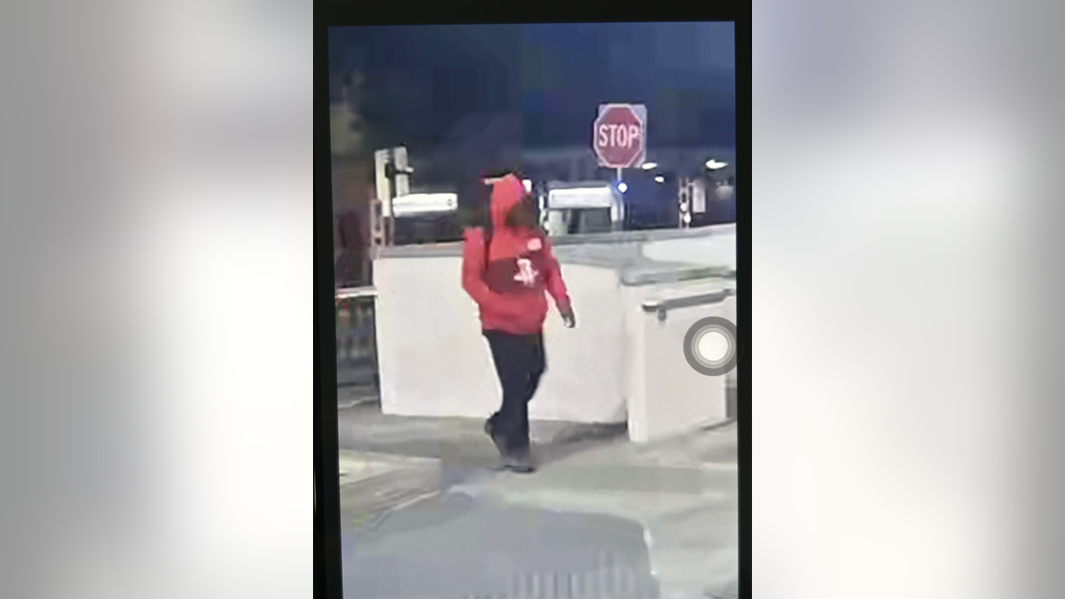 Houston Methodist employee found stabbed in Texas Medical Center garage, search continues for suspect