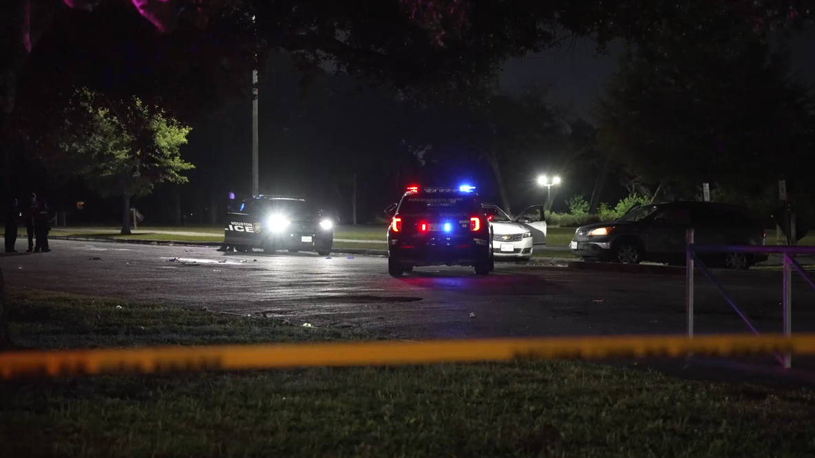 17-year-old dead, another injured after shooting at southeast Houston park