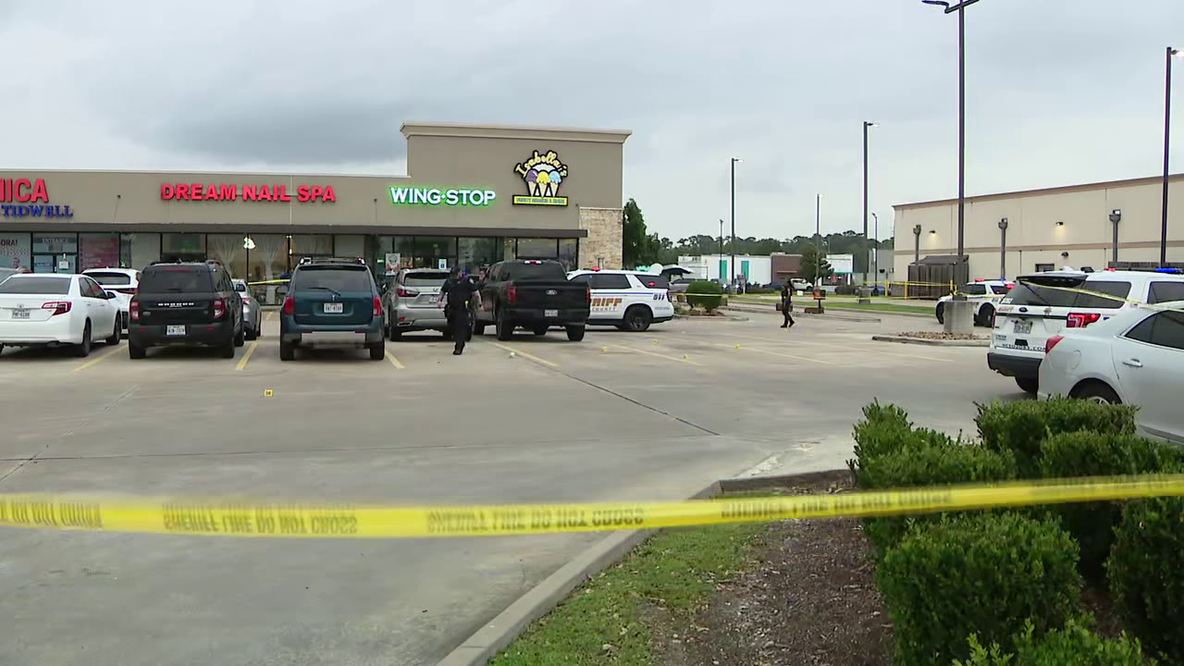 Shootout between 2 suspects occurs on Tidwell in Harris County, suspect flee scene