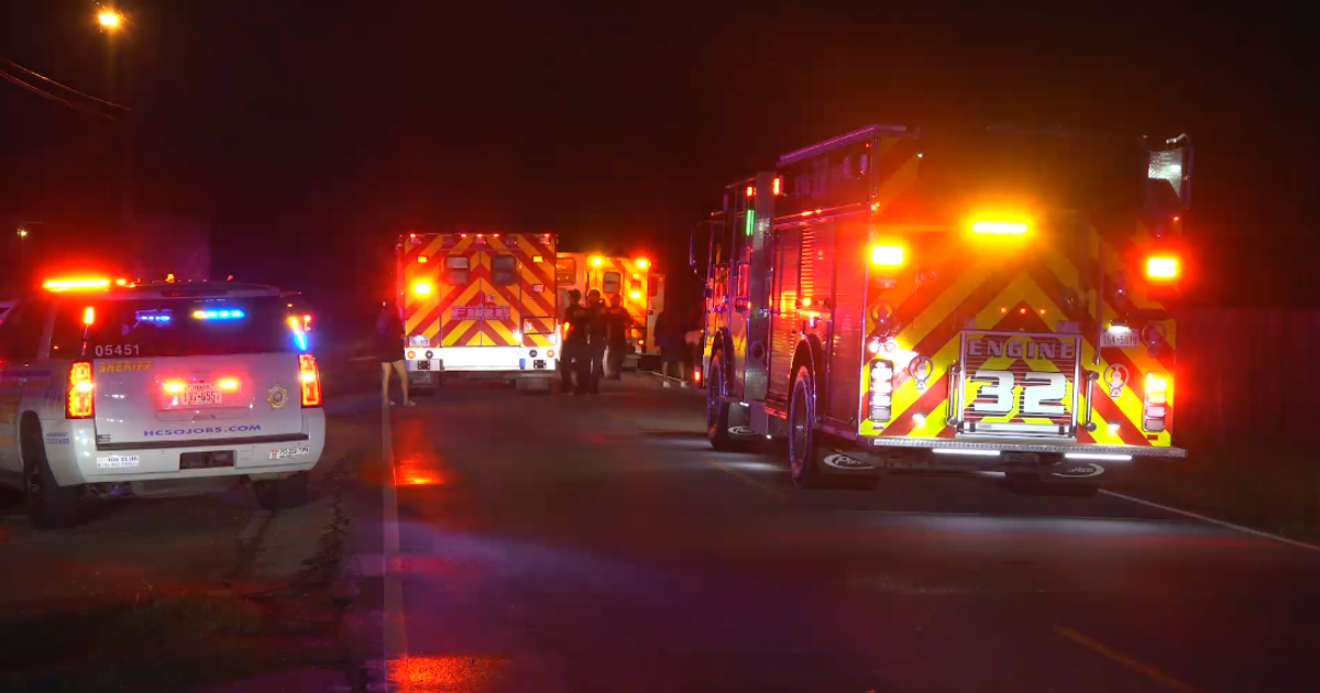 3 shot, injured near Channelview apartment; suspect on the run