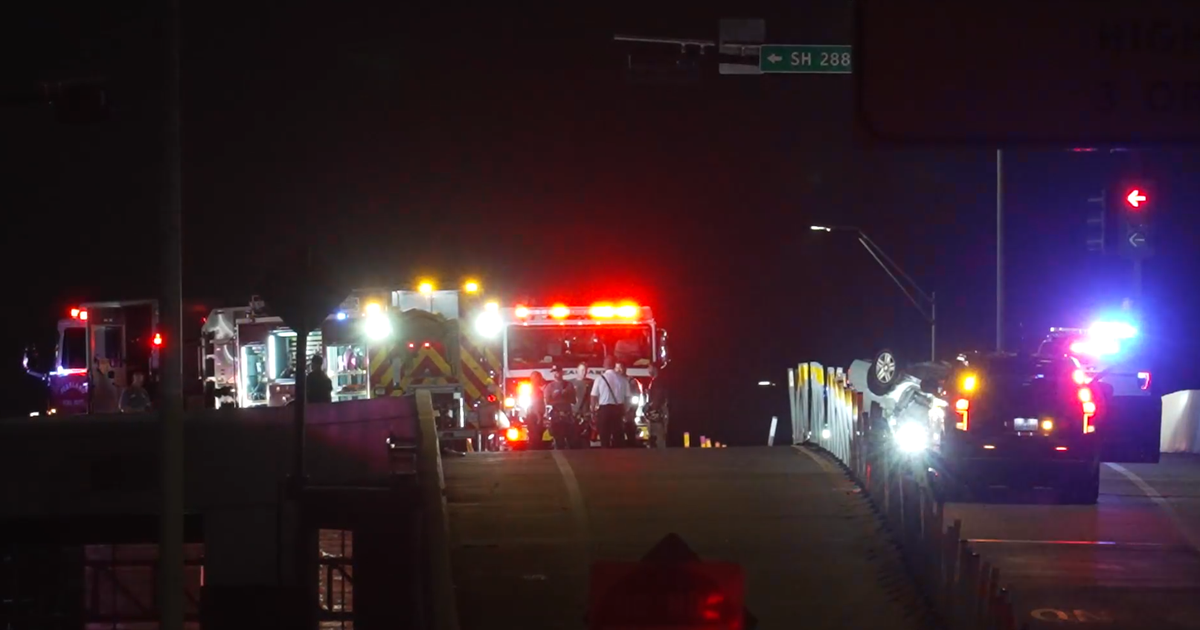 Pearland crash: 1 dead, 3 injured after car catches fire on Highway 288