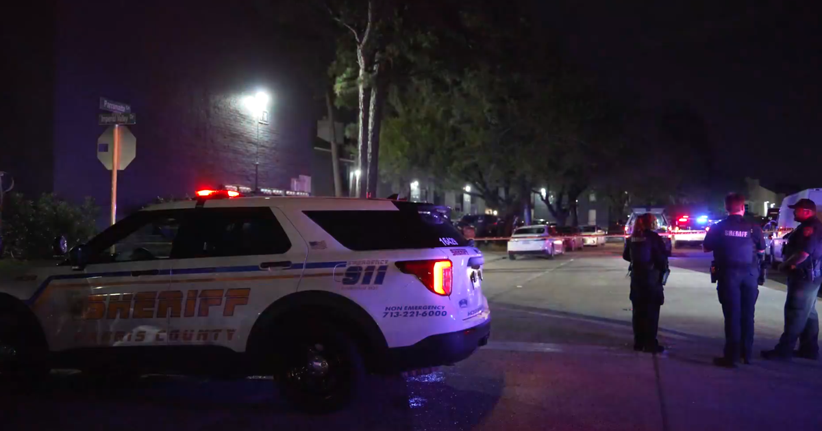 Imperial Valley Drive shooting: Man killed at north Harris County apartment