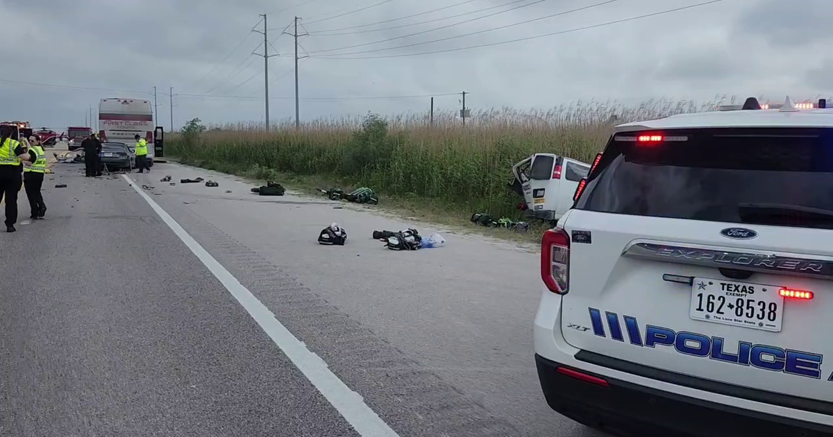 Sabine Pass crash: 5th person dies after van crashes into bus on highway 87