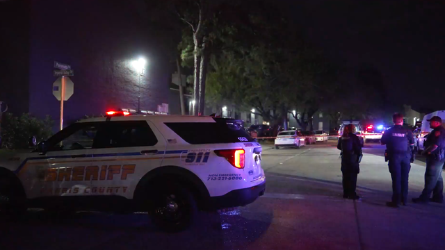 Imperial Valley Drive shooting: Man killed at north Harris County apartment