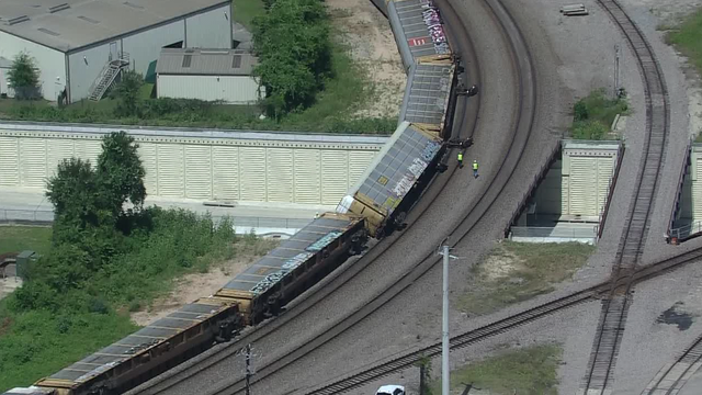 11-car train derailment near Hempstead at Washington Avenue