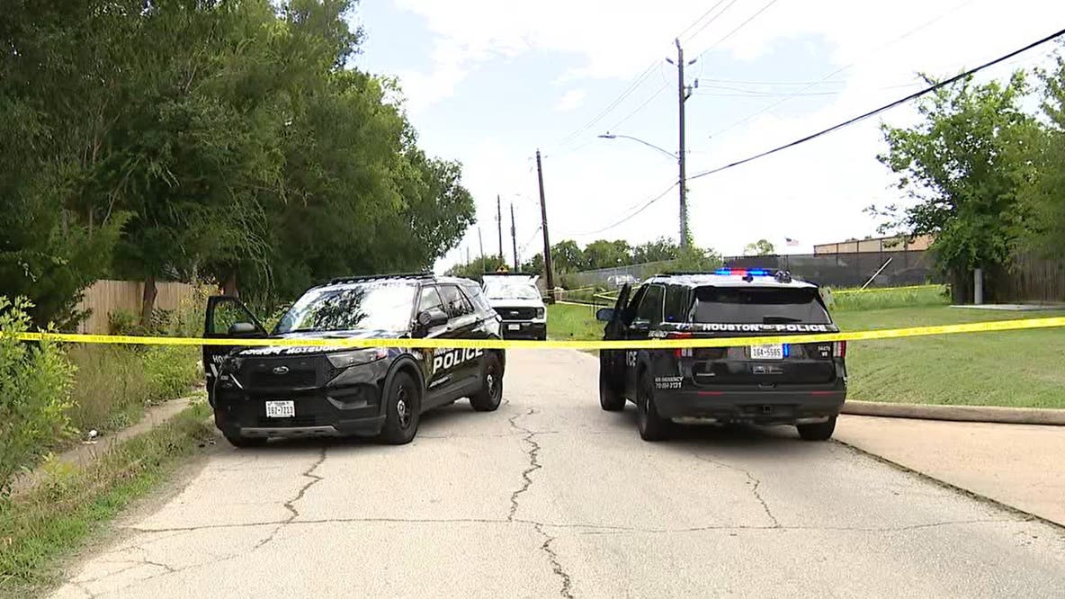Burglary suspect shot, killed during confrontation with Alief residents