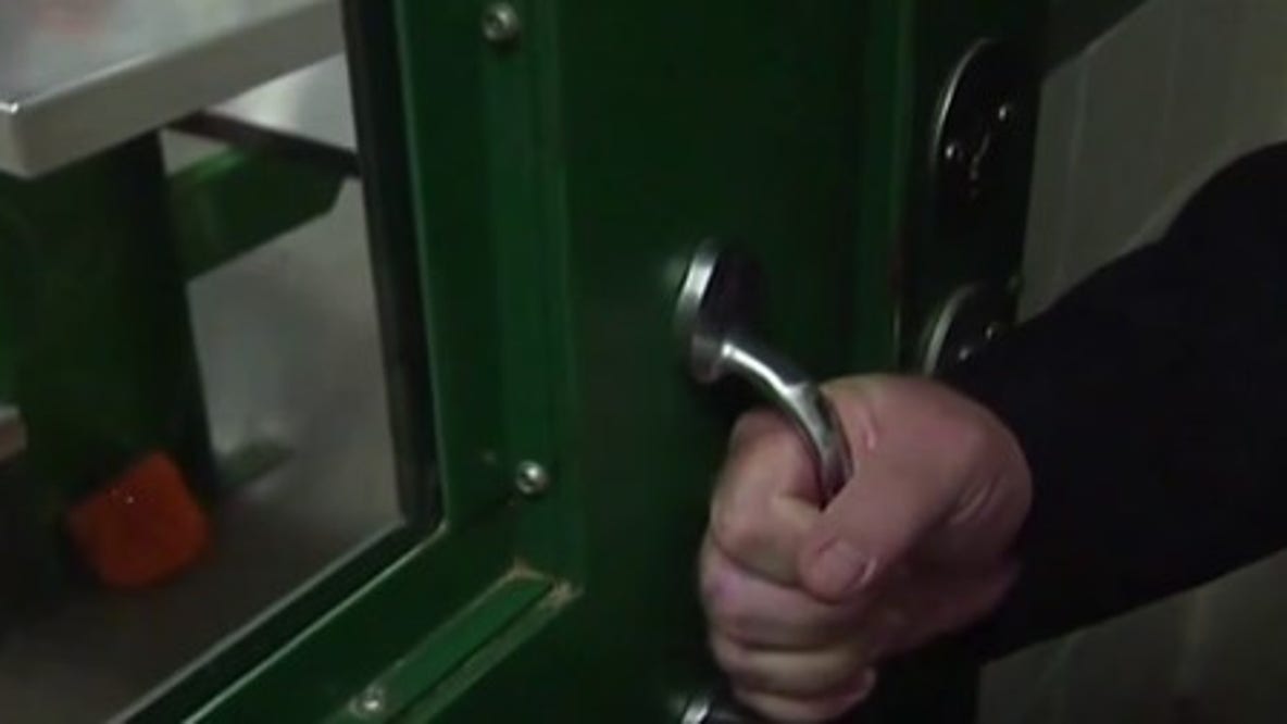 Former Harris County jailer sentenced, loses license after handcuff assault on inmate