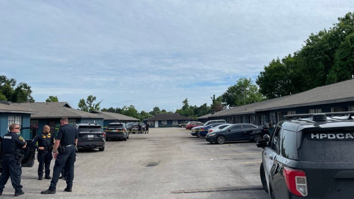 Woman killed, suspect detained following shooting in Kashmere Gardens area