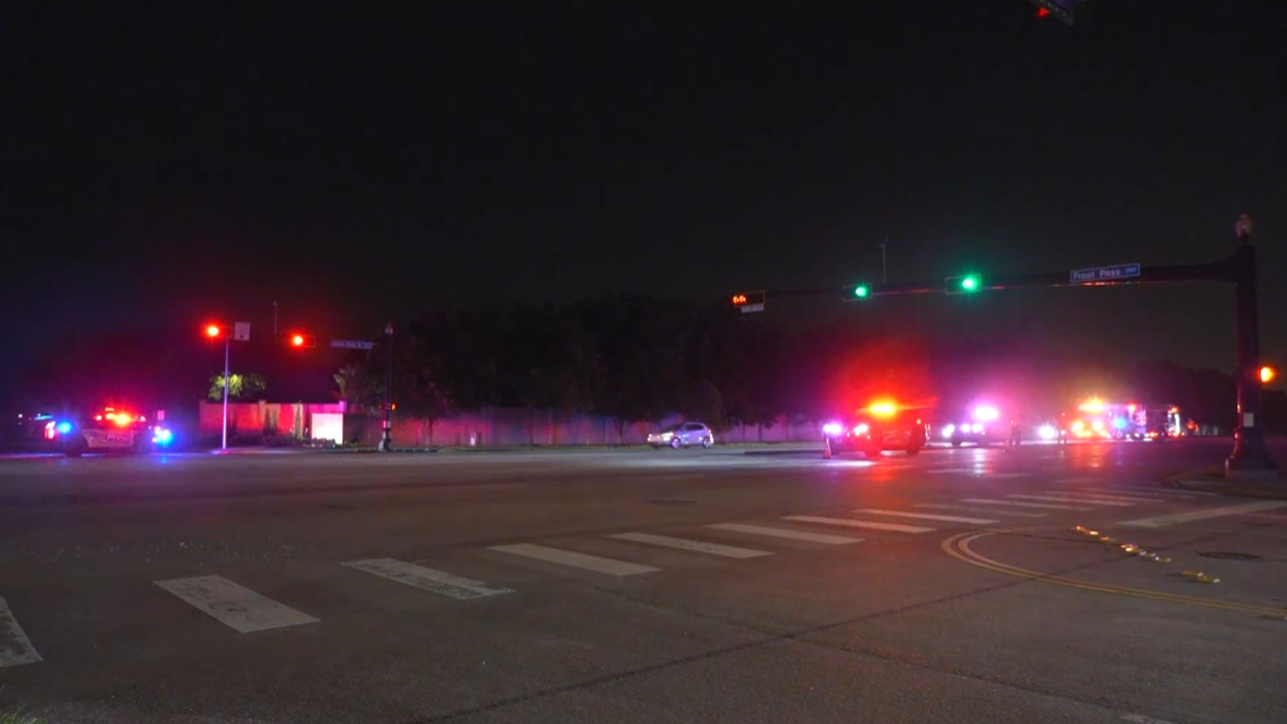 Sugar Land officer injured during traffic stop on Highway 6, suspect search ongoing