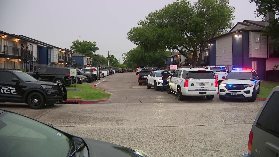 Standoff underway in southeast Houston, authorities on the scene