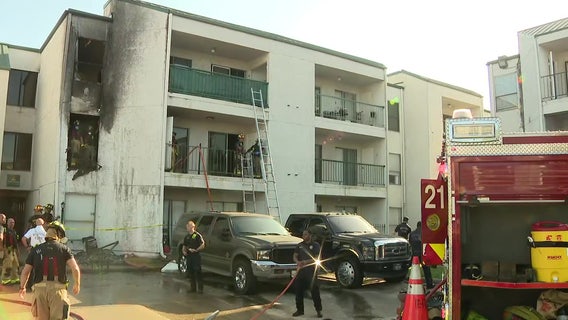 Houston apartment residents rescued from balconies amid 2-alarm fire