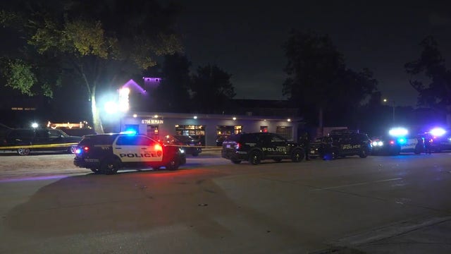 Man killed outside Houston Heights bar, suspect on the run