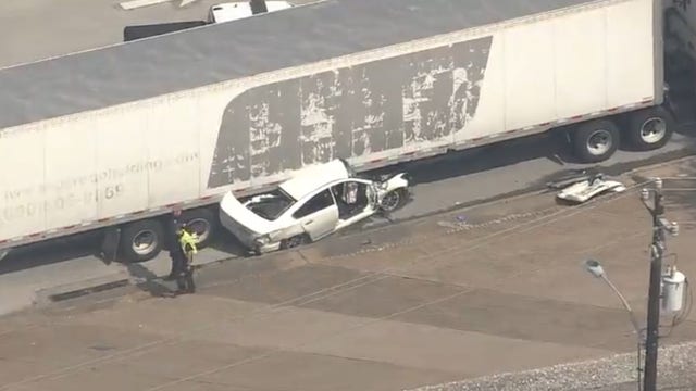 Pasadena robbers' vehicle struck by two 18-wheelers; 1 seriously injured