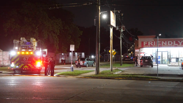 Acres Homes shooting: 3 injured in drive-by outside convenience store