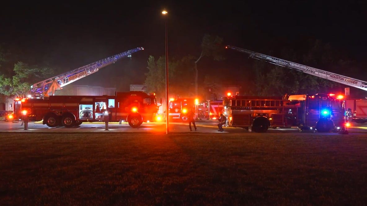 Multiple apartments damaged in southeast Houston fire