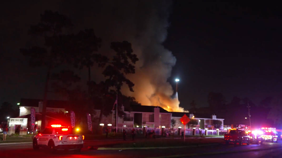 1 dead in Spring apartment fire, 12 others injured