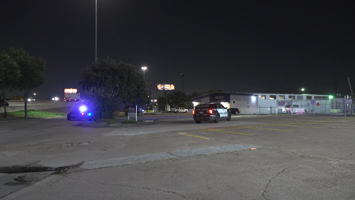Woman shot in neck near Gulf Freeway while in business parking lot