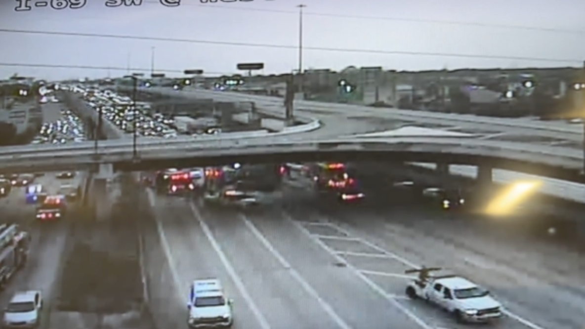 Harris County crash: Vehicle falls from HOV lane onto Southwest Freeway, roadway closed