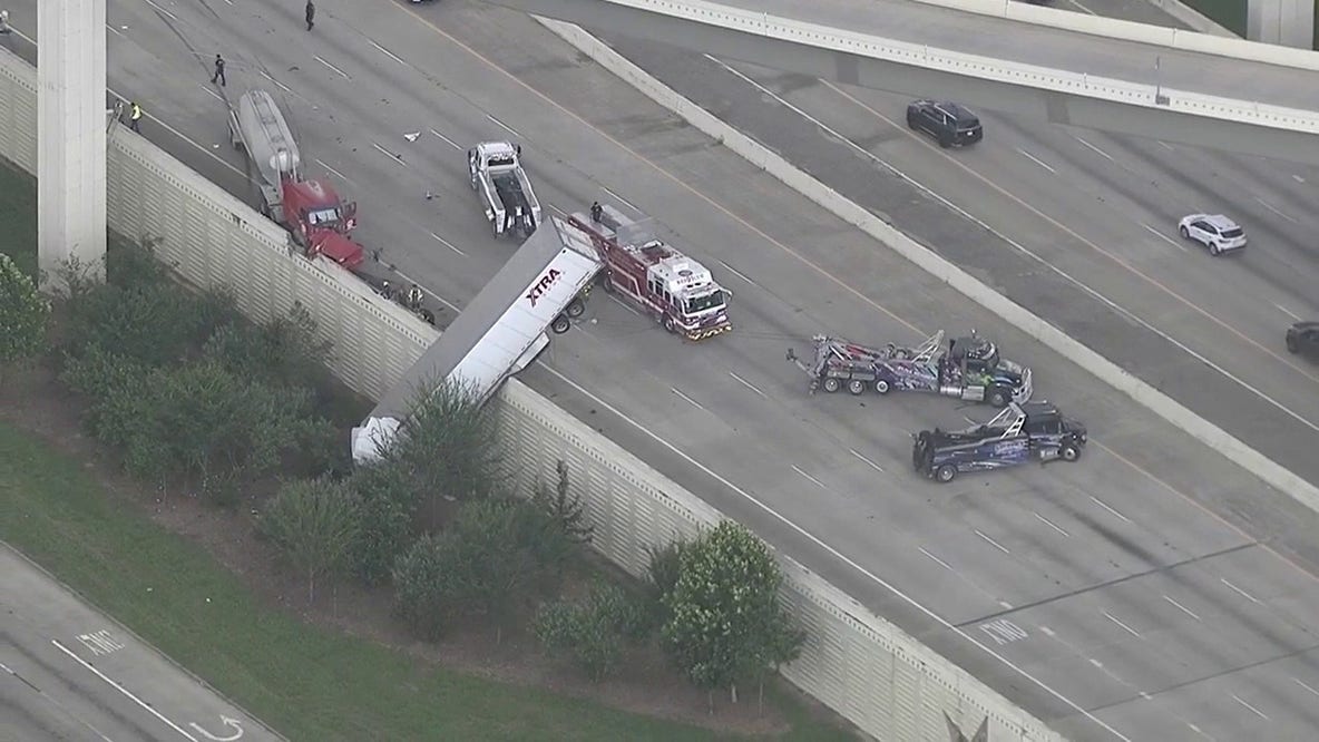 Houston traffic: 18-wheeler falls from Katy Freeway near SH-99