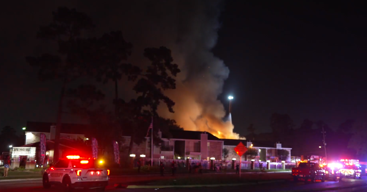 1 dead in Spring apartment fire, 12 others injured